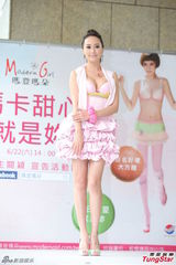 组图：人妻关颖性感挤奶 不怕老公吃醋