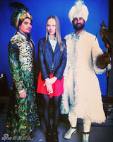 组图：兰伯特维也纳献唱 孔雀装妖娆异域风情