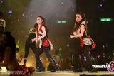 幻灯图：Twins开唱花样百变 好友容祖儿登台助阵