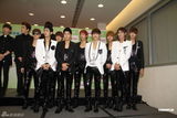 组图：韩国组合2AM、CNBLUE、FTLAND、ZE:A记者会