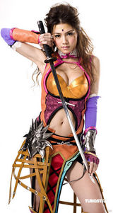 幻灯图：周秀娜性感代言网游 献出三个“第一次”