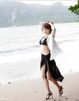 组图：日剧女星释由美子泳装写真 长腿美胸身姿窈窕