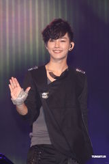 高清组图：炎亚纶庆功演唱会 师妹Olivia任嘉宾