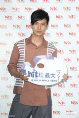 组图：严爵坦言不会追女生 自曝曾有暗恋经历