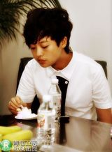 组图：花儿人气王代悦历程回顾 新书23号首发签售