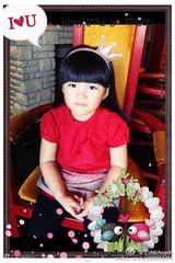 组图：Angela生活照宛若时装秀 超萌小妞爱发箍