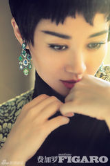 组图：许晴登《费加罗》封面演绎法式俏皮