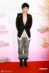 幻灯图：音乐风云榜十年盛典 星级艺人盛装出席