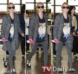 组图：少女时代赴日开唱 素颜休闲装扮亮相机场