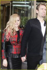 组图：艾薇儿携夫出镜发福 粗腰象腿疑怀孕