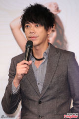 组图：A-lin农历年赴法国开唱 盼望能举家前往