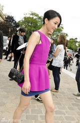 组图：范冰冰周迅巴黎秀 白裙玫红套装各有特色