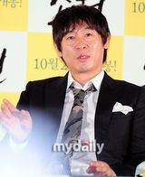 组图：薛景求新片《愿望》首映 严志媛落泪