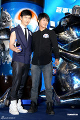 幻灯图：黄晓明参加活动谈恋情 与绯闻女友各执一词