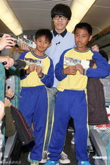 组图：卢广仲搭高铁游台北书展 献朗读处女秀