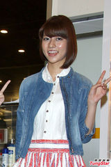 组图：AKB48访台被批不红 不影响三人心情