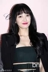 组图：少时Tiffany红唇白裙迷人 宋茜性感干练