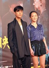 组图：陈坤周迅捧场《武侠》首映 默契着装上阵