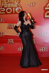 组图：TVB新科视帝视后出炉 黎耀祥邓萃雯双双连庄