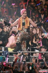 组图：罗志祥香港开唱 谭咏麟相挺当和事佬