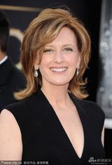 组图：迪士尼ABC电视集团总裁安妮深V黑裙优雅