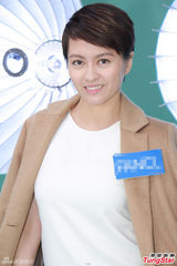 组图：梁咏琪与老公双双中《星星》毒 为剧流泪