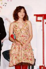 幻灯图：玉木宏香港宣传新电影 上野树里送朱古力 