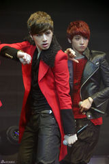 组图：男团M4M韩国出道 获Beast赞高帅有才