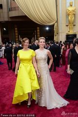 组图：第86届奥斯卡红毯 女星Selma和Kirsikka