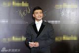 组图：杨烁受邀公益盛典 分享心得展现个性魅力