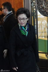 组图：播音界泰斗张颂追悼会 央视众主持人来送别