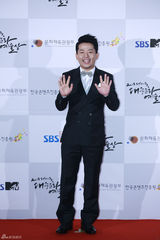 独家：EXO等亮相大众文化艺术奖红毯