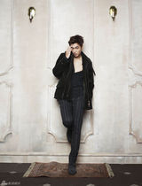 组图：李敏镐冷酷写真公开 秀胸肌展魅力