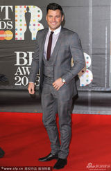 组图：2013全英音乐奖男星帅气亮相红毯