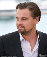 组图：盖茨比剧组亮相戛纳 莱昂纳多成熟魅力