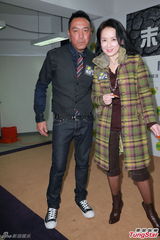 组图：黄芷晴望母亲节前出院 姜皓文慰问黄日华