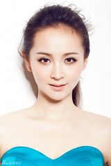 组图：邓莎开年写真公开 化身精灵显清纯