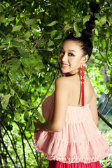 组图：梁艺馨拍中国风写真 用东方魅力秀中式韵味