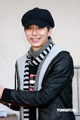 幻灯：劲歌颁奖礼拜神 四大公司歌手缺席杨千嬅失落