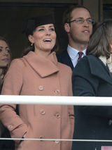 组图：凯特王妃装束优雅尽显皇室范儿