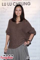 组图：琦琦叹老公忙碌 没时间为女儿庆生