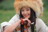 幻灯：戴江赴西藏体验生活 藏族贵妇造型华丽动人