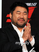 组图：李民基姜艺苑出席新片《Quick》首映