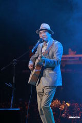 组图：杨千嬅承认丁子高验身 努力造人不理传闻