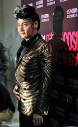 组图：陈志朋亮相COSMO盛典 先锋造型尽显型男魅力