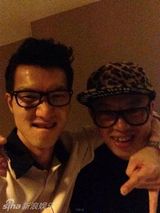 组图：田朴珺现身好声音庆功宴 张惠妹吻学员