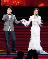 组图：群星献唱中歌榜 韩庚潘玮柏劲歌热舞