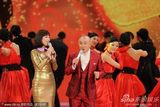 组图：张卫健张茜夫妇演唱歌曲《祝福你》