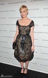 国家评论协会奖晚宴 贝尔和阿弗莱克夫妇亮相(组图)