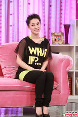 组图：阿娇上节目有说有笑疑甩失恋阴霾